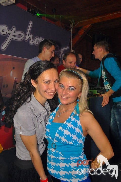 Distracţie şi voie bună în Disco Faház, 