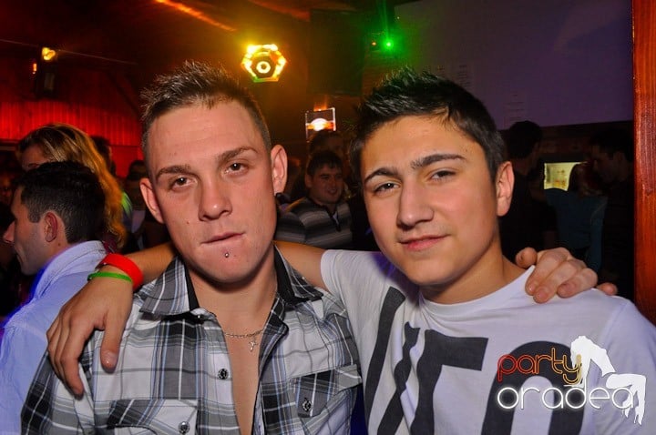 Distracţie şi voie bună în Disco Faház, 