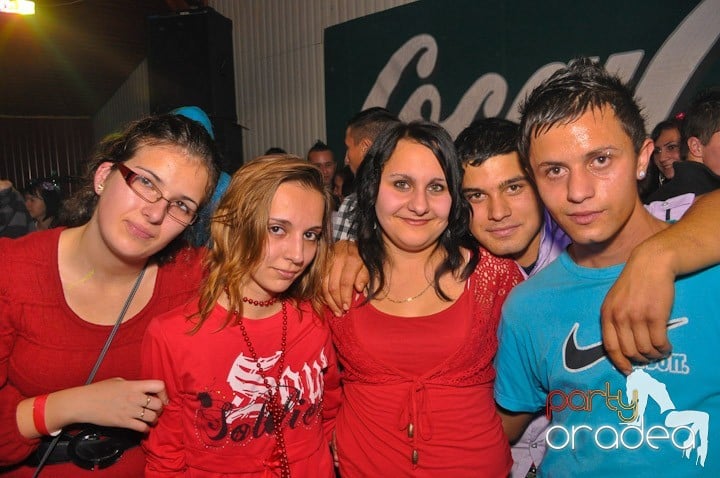 Distracţie şi voie bună în Disco Faház, 