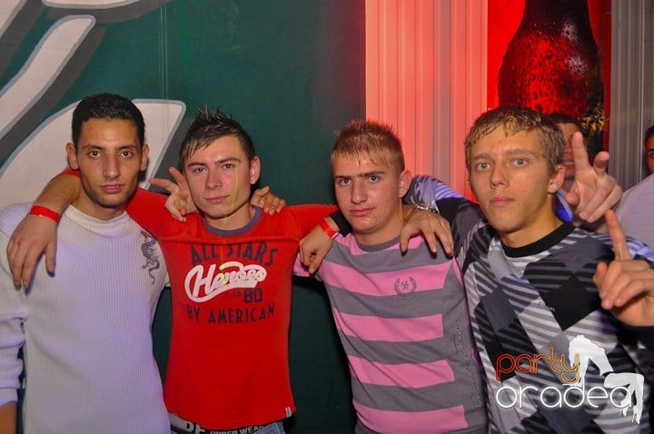 Distracţie şi voie bună în Disco Faház, 