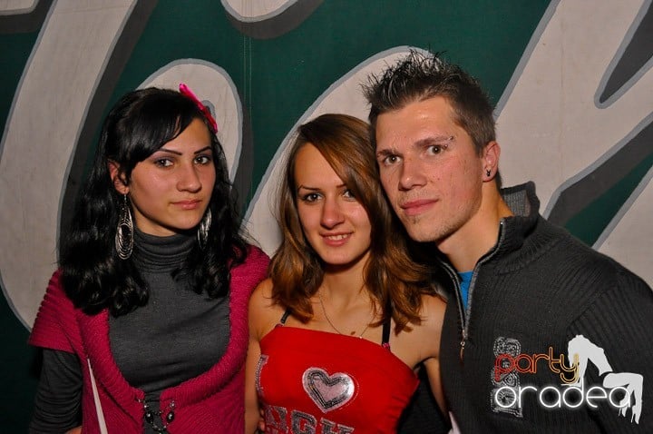 Distracţie şi voie bună în Disco Faház, 