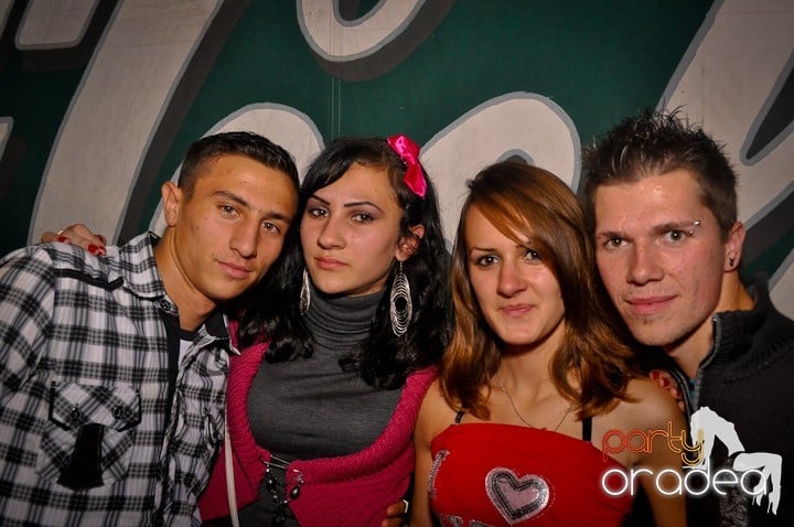 Distracţie şi voie bună în Disco Faház, 