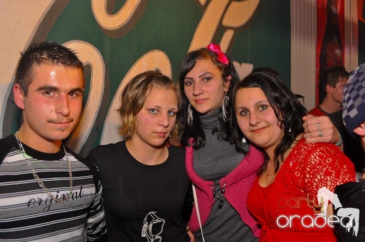 Distracţie şi voie bună în Disco Faház, 