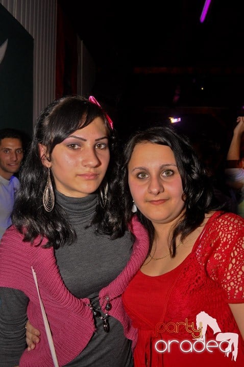 Distracţie şi voie bună în Disco Faház, 