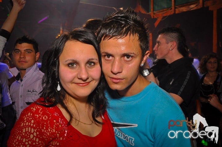 Distracţie şi voie bună în Disco Faház, 