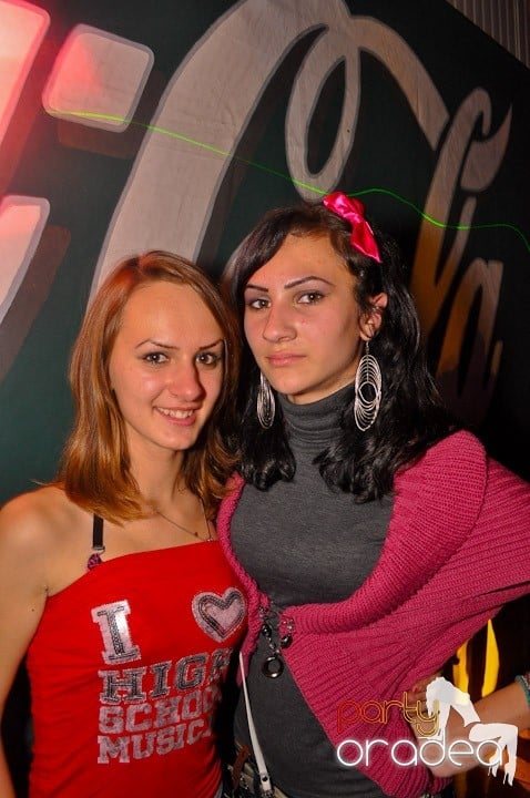 Distracţie şi voie bună în Disco Faház, 