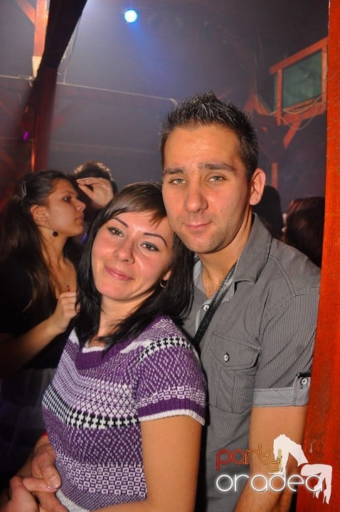 Distracţie şi voie bună în Disco Faház, 