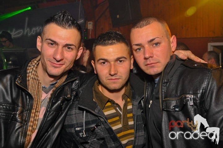 Distracţie şi voie bună în Disco Faház, 