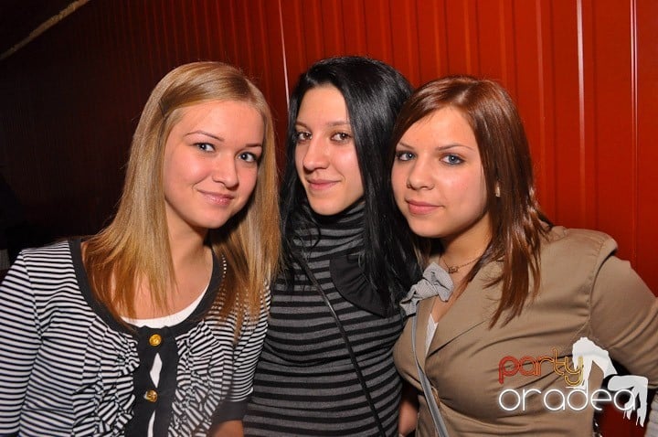 Distracţie şi voie bună în Disco Faház, 