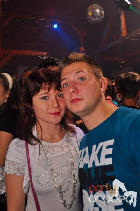 Distracţie şi voie bună în Disco Faház, 