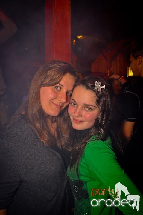 Distracţie şi voie bună în Disco Faház, 