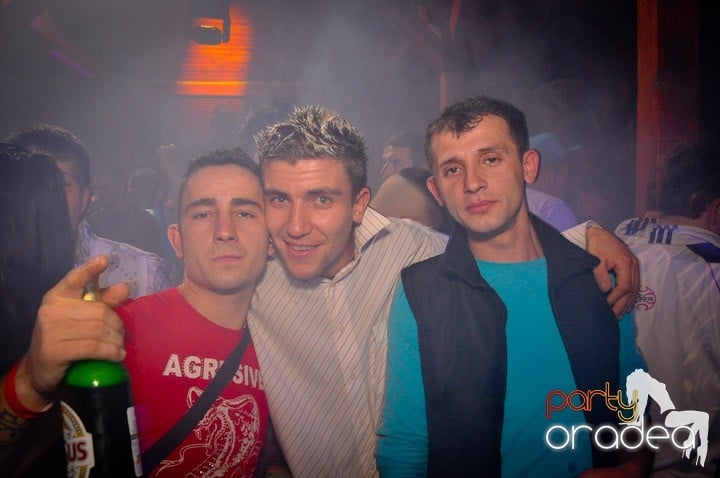 Distracţie şi voie bună în Disco Faház, 
