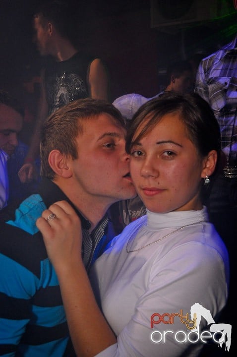 Distracţie şi voie bună în Disco Faház, 