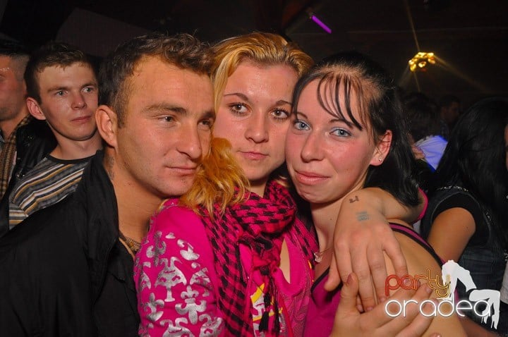 Distracţie şi voie bună în Disco Faház, 