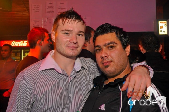 Distracţie şi voie bună în Disco Faház, 