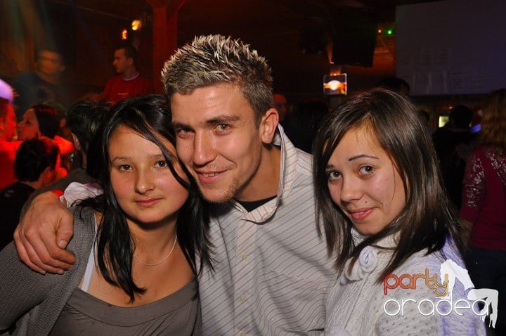 Distracţie şi voie bună în Disco Faház, 