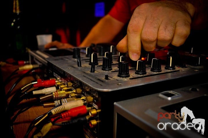 Distracţie şi voie bună în Disco Faház, 