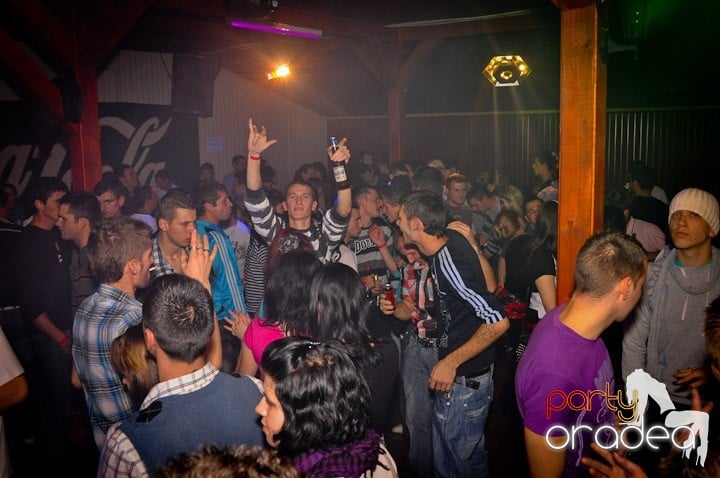 Distracţie şi voie bună în Disco Faház, 