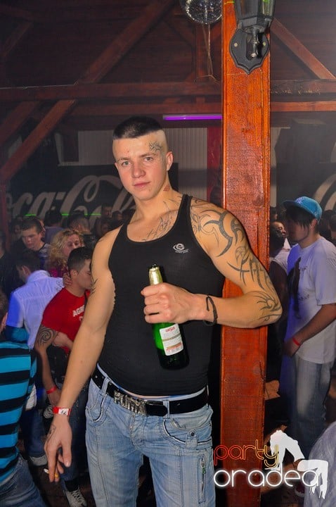 Distracţie şi voie bună în Disco Faház, 