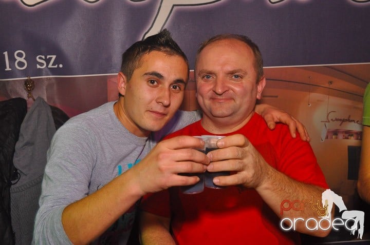 Distracţie şi voie bună în Disco Faház, 