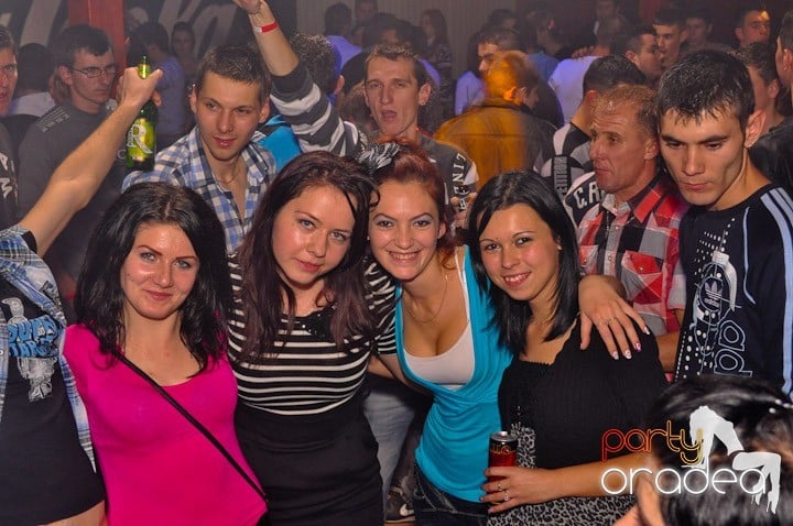 Distracţie şi voie bună în Disco Faház, 