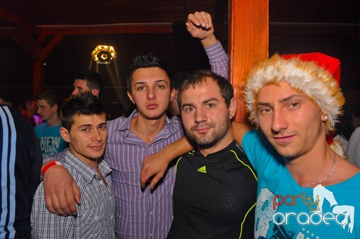 Distracţie şi voie bună în Disco Faház, 