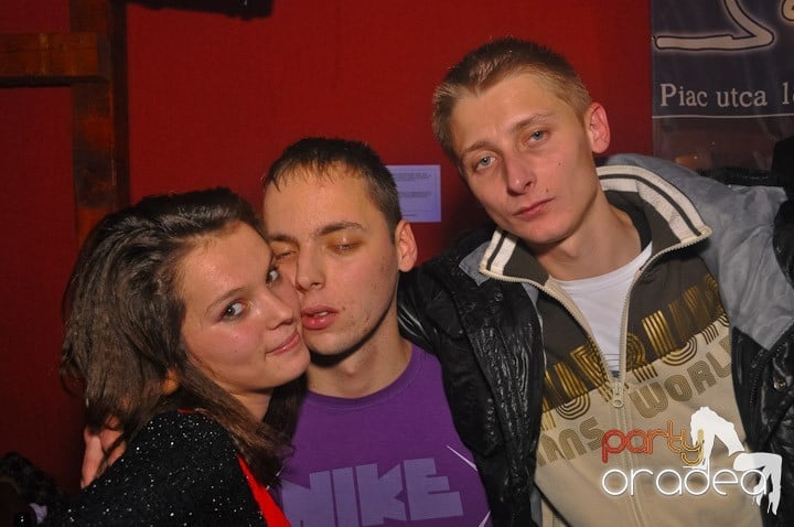 Distracţie şi voie bună în Disco Faház, 