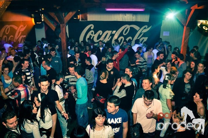 Distracţie şi voie bună în Disco Faház, 