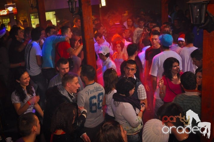 Distracţie şi voie bună în Disco Faház, 