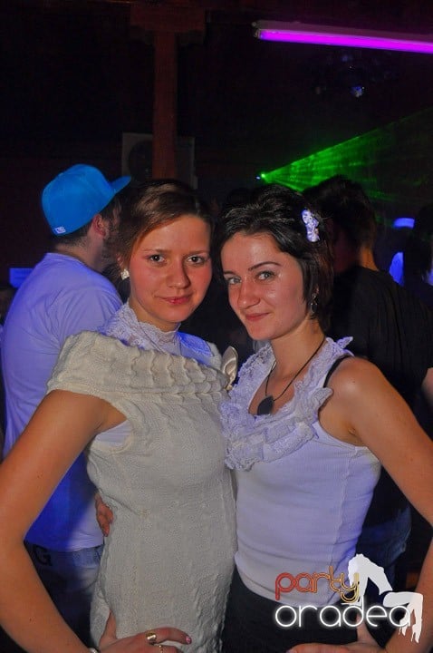 Distracţie şi voie bună în Disco Faház, 