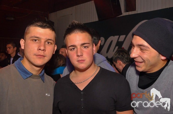 Distracţie şi voie bună în Disco Faház, 