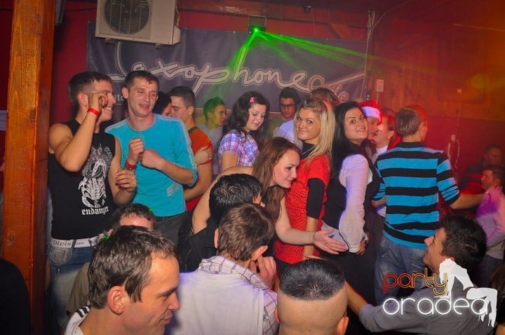 Distracţie şi voie bună în Disco Faház, 