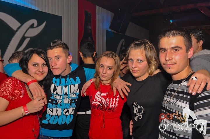 Distracţie şi voie bună în Disco Faház, 