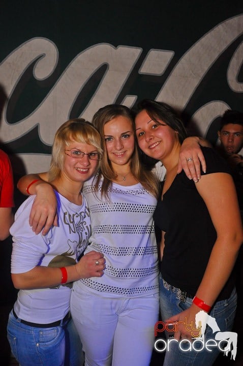 Distracţie şi voie bună în Disco Faház, 