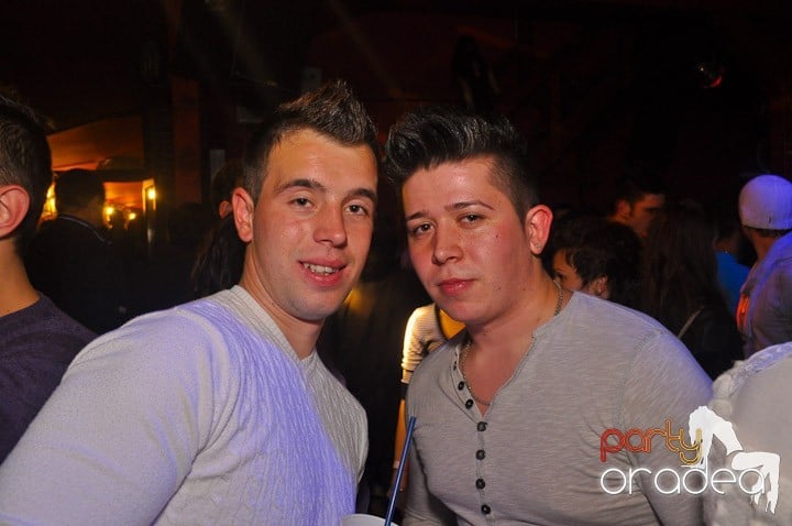 Distracţie şi voie bună în Disco Faház, 