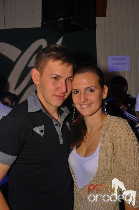 Distracţie şi voie bună în Disco Faház, 