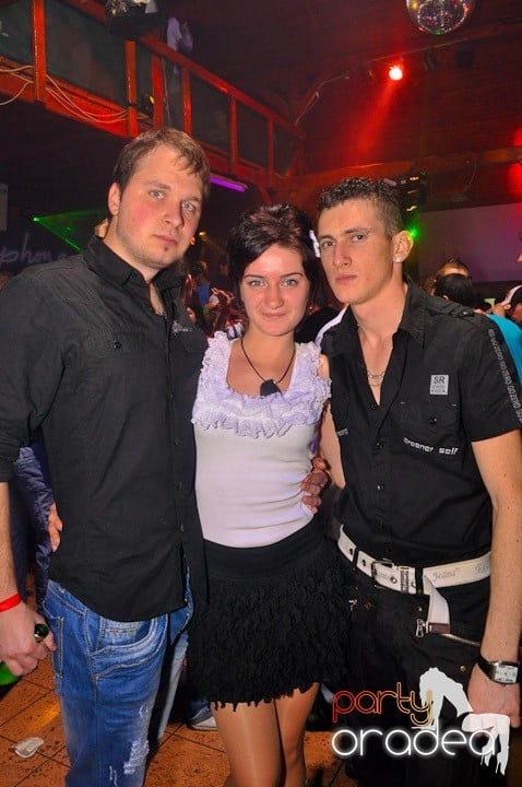 Distracţie şi voie bună în Disco Faház, 