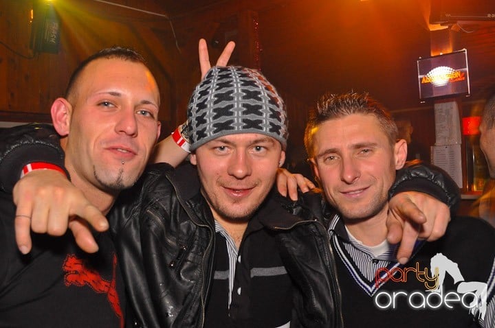 Distracţie şi voie bună în Disco Faház, 