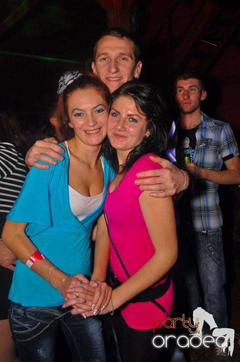 Distracţie şi voie bună în Disco Faház, 