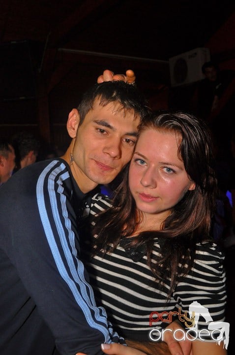 Distracţie şi voie bună în Disco Faház, 