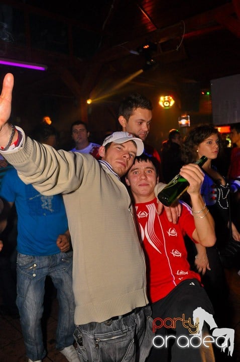 Distracţie şi voie bună în Disco Faház, 