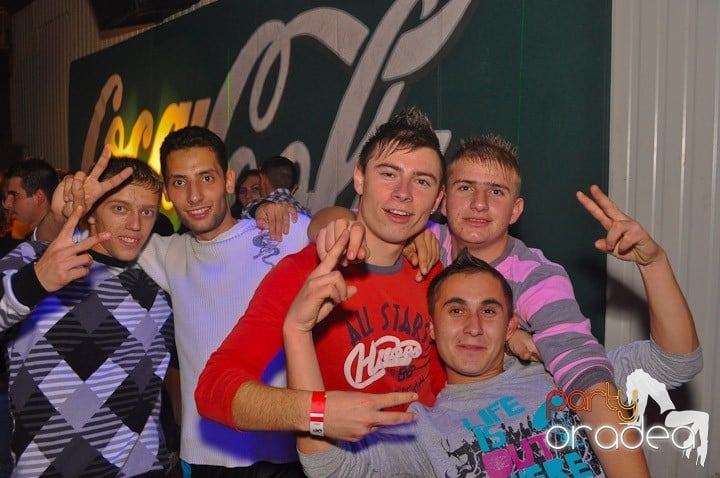 Distracţie şi voie bună în Disco Faház, 