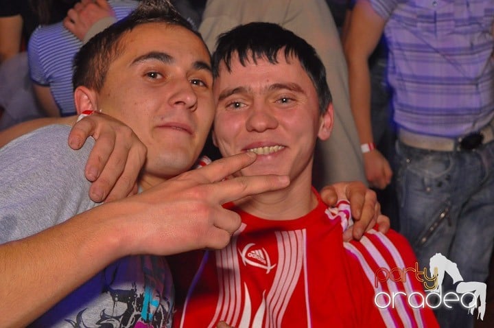 Distracţie şi voie bună în Disco Faház, 