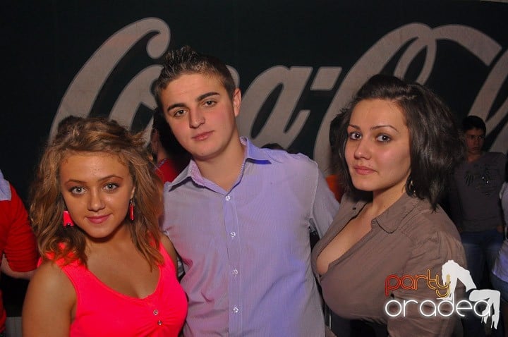 Distracţie şi voie bună în Disco Faház, 