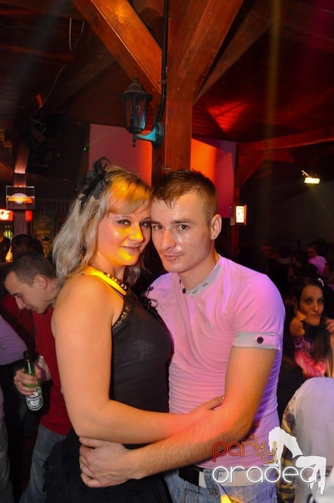 Distracţie şi voie bună în Disco Faház, 