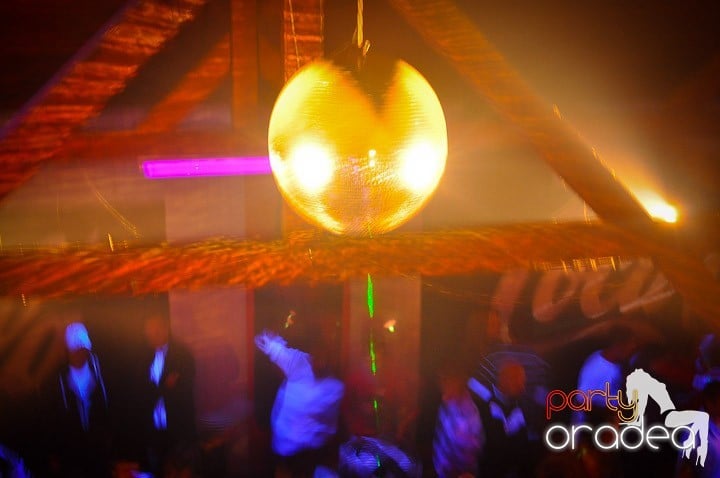 Distracţie şi voie bună în Disco Faház, 