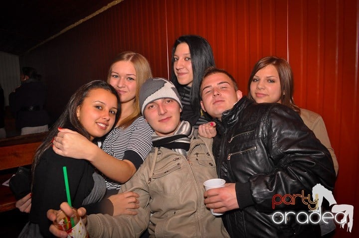 Distracţie şi voie bună în Disco Faház, 