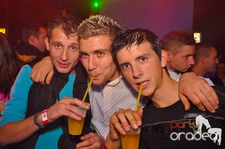 Distracţie şi voie bună în Disco Faház, 