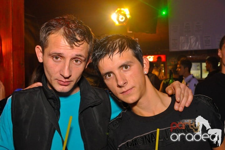 Distracţie şi voie bună în Disco Faház, 