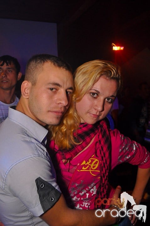 Distracţie şi voie bună în Disco Faház, 